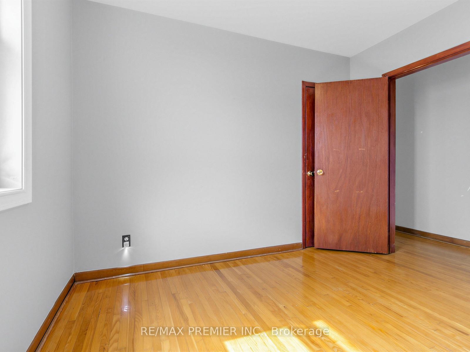 Photo 18 of 86 Gilbert Avenue, Toronto, Corso Italia-Davenport — HOMEH