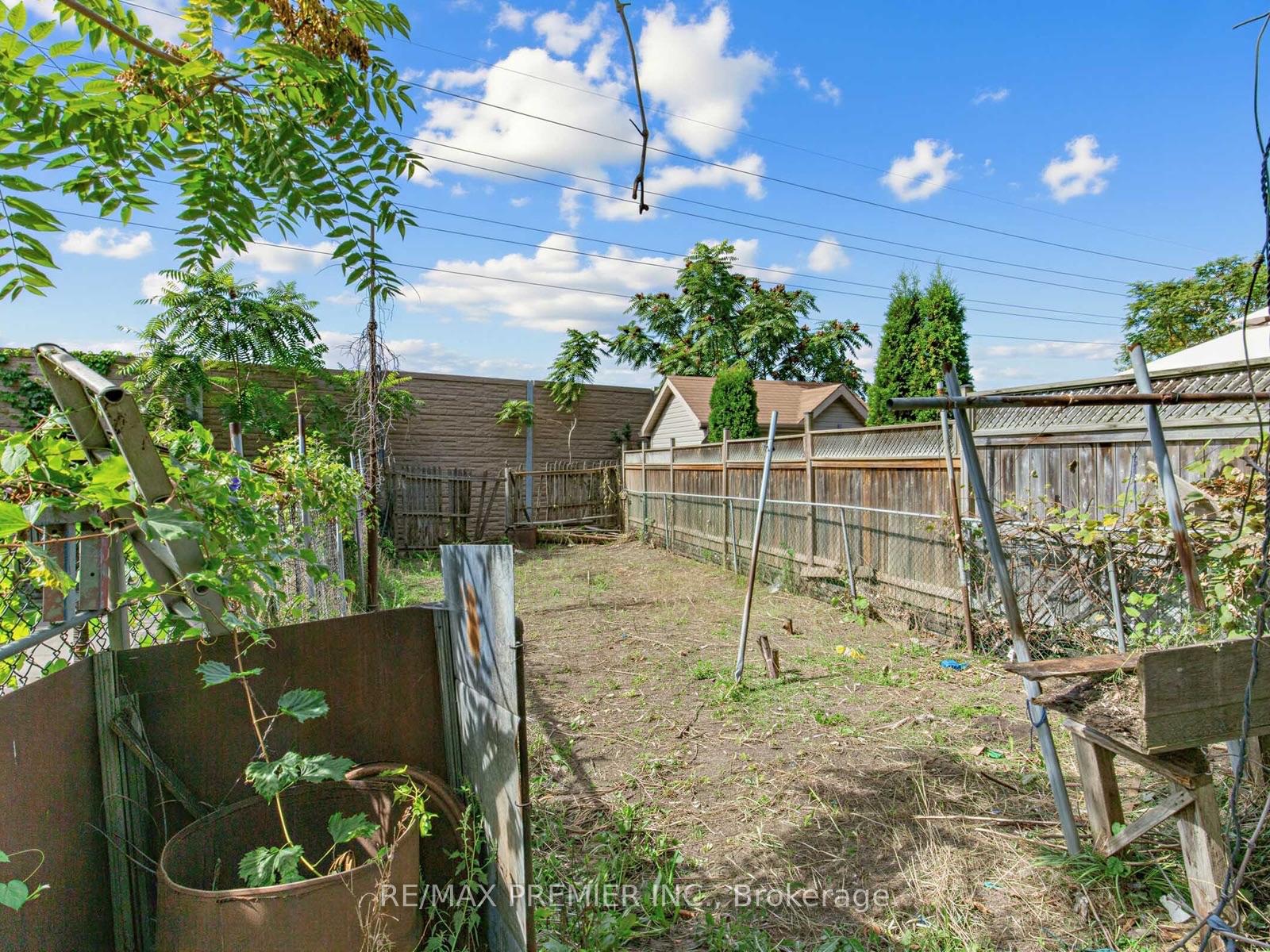 Photo 29 of 86 Gilbert Avenue, Toronto, Corso Italia-Davenport — HOMEH