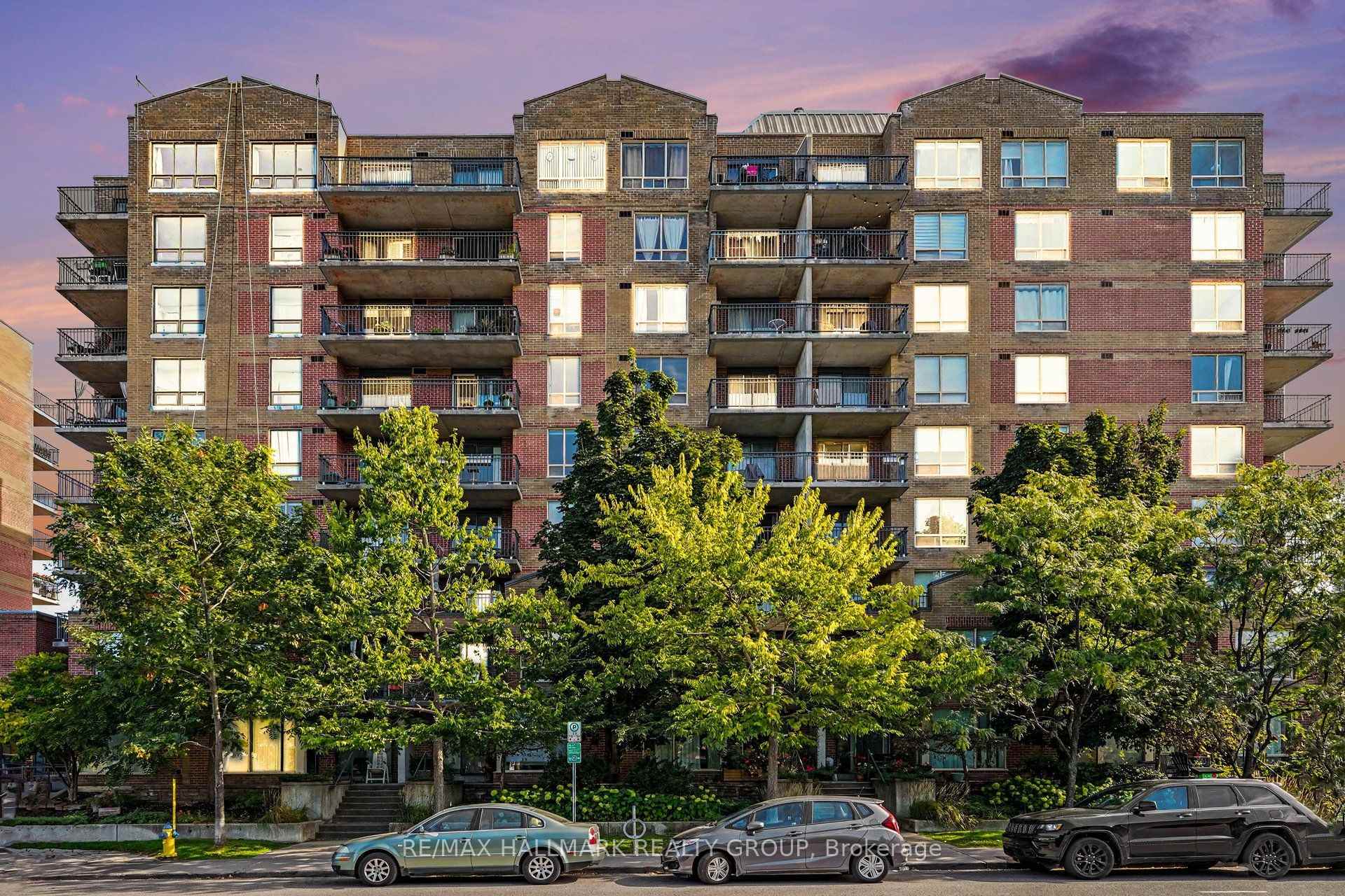 Photo of Unit 412, 45 Holland Avenue