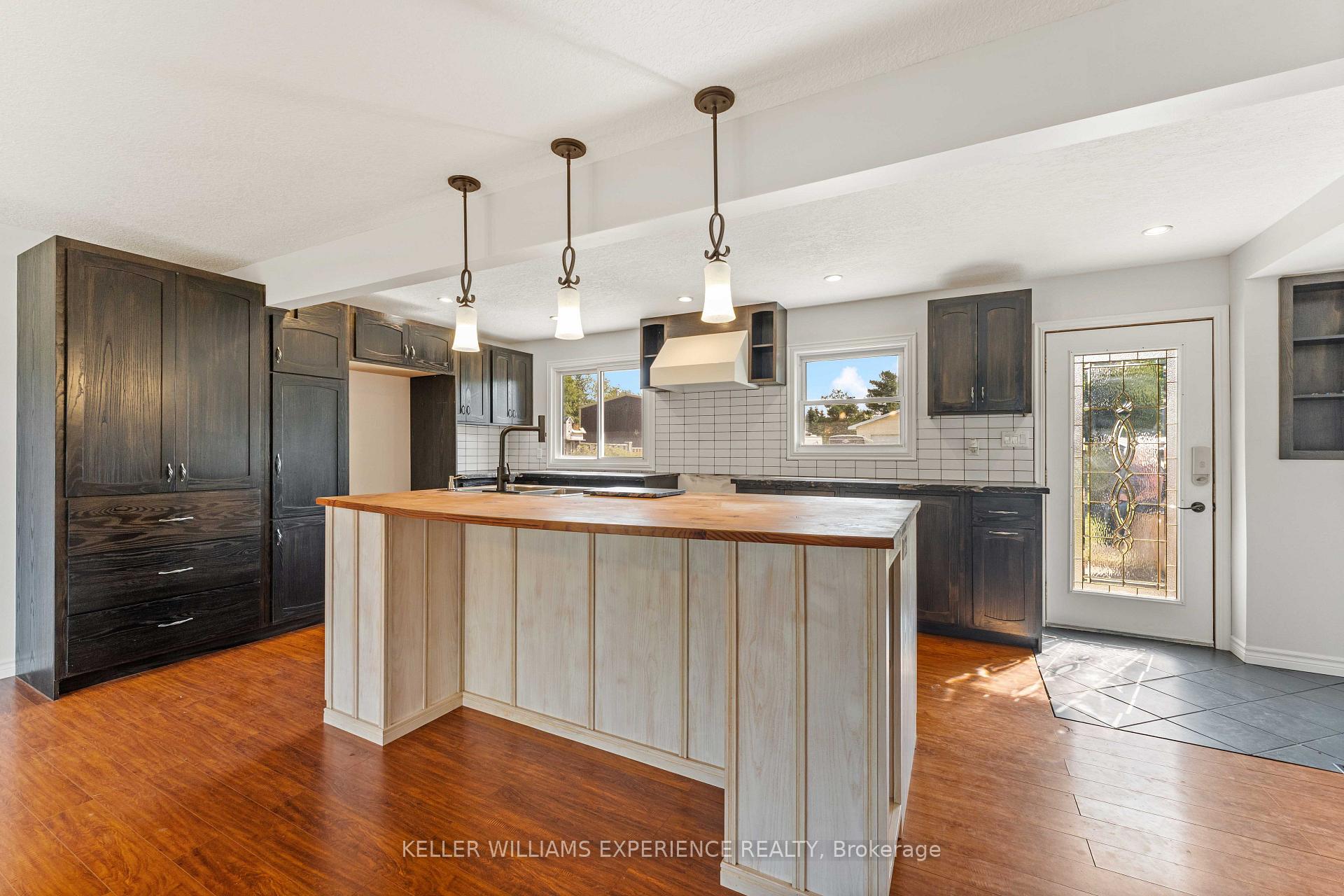 Photo 12 of 2341 Sunnidale Road, Springwater, Rural Springwater — HOMEH