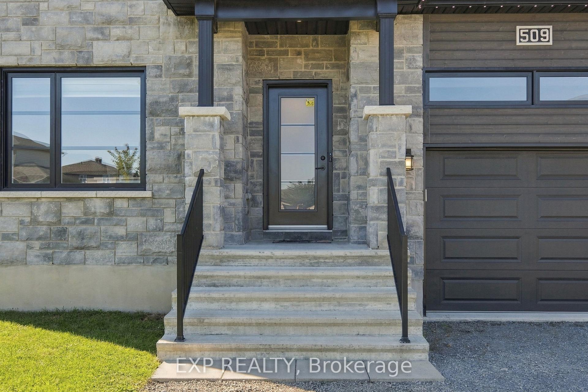 Photo 3 of 509 Lucent Street, Russell, Village of Russell — HOMEH