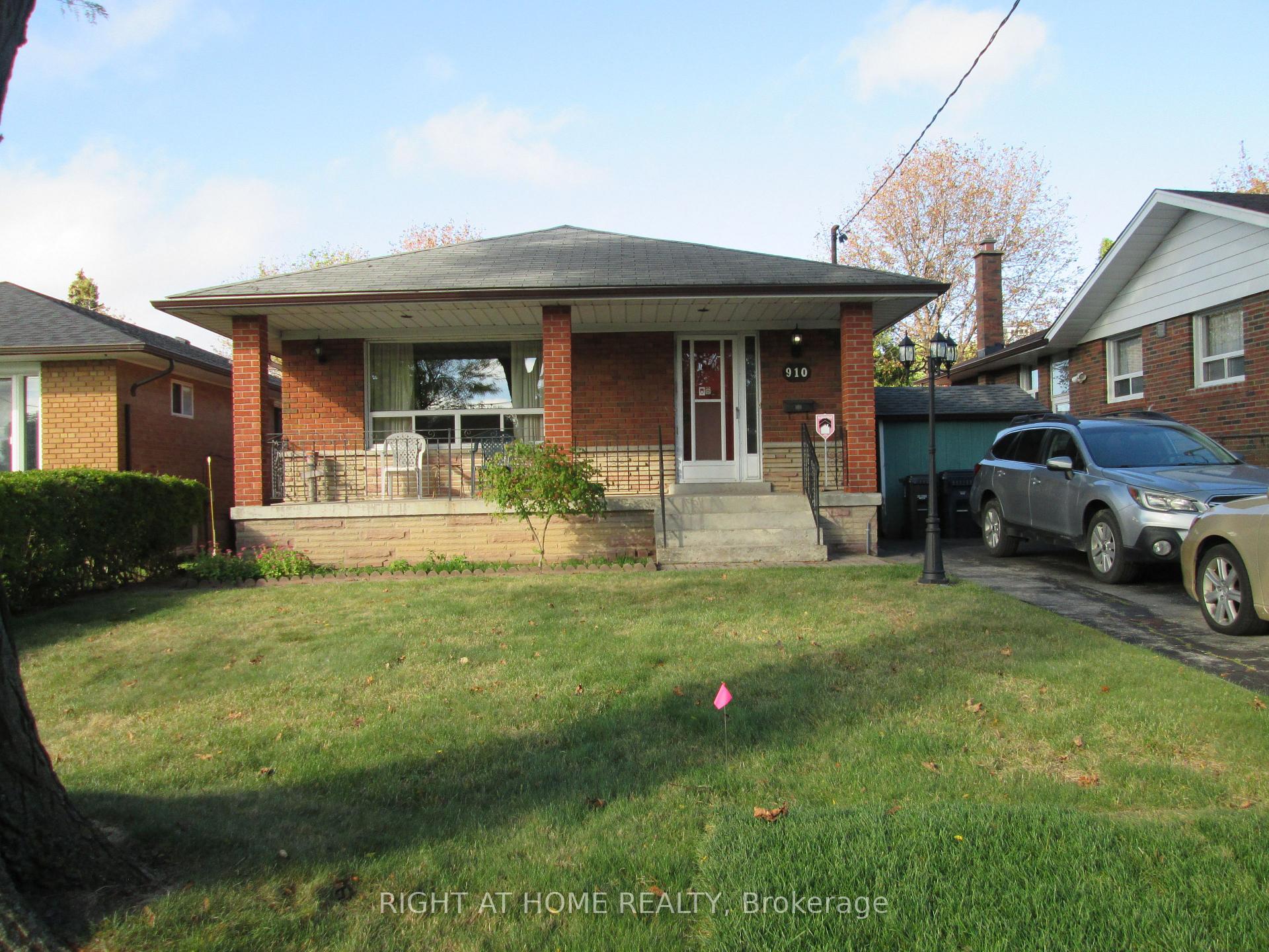 Photo of 910 Scarborough Golf Club Road