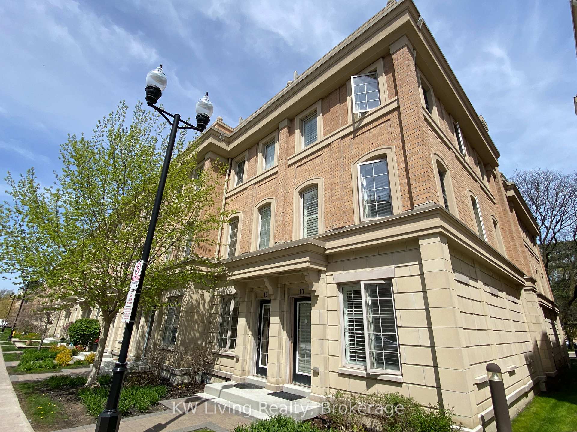 Front of 17 Hargrave Lane
