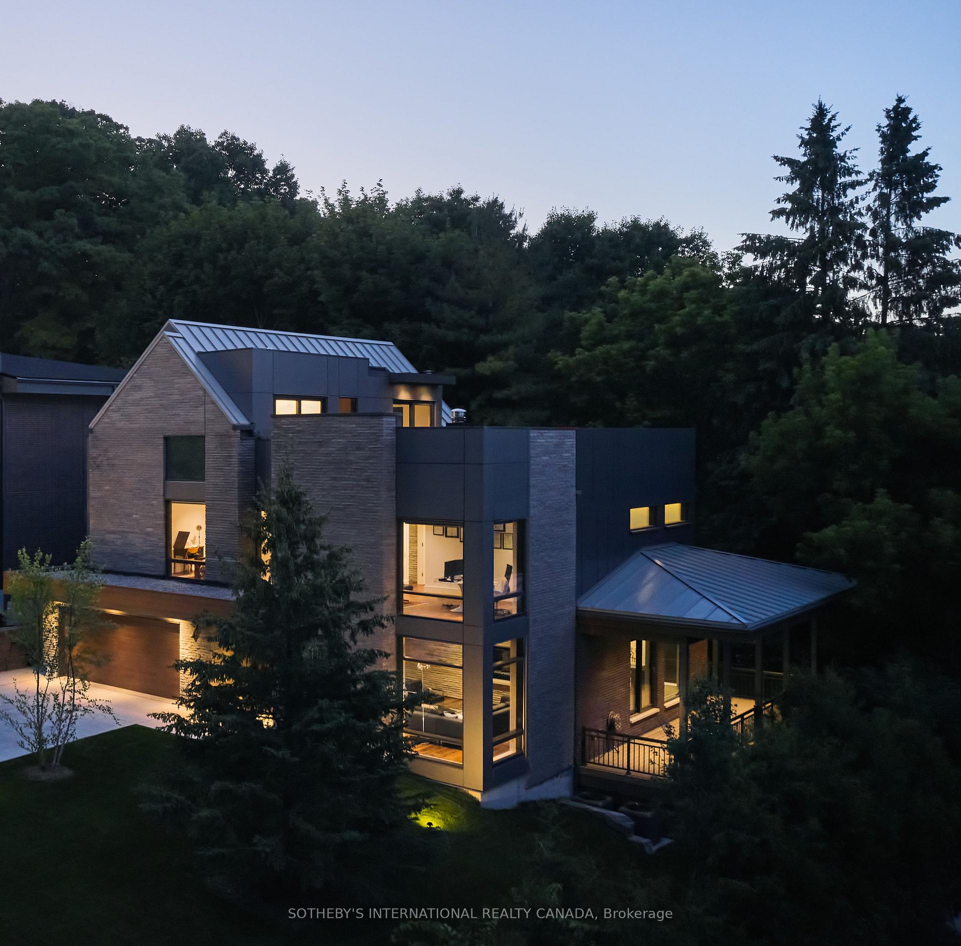 Photo 4 of 7 North Drive, Etobicoke, Edenbridge-Humber Valley — HOMEH