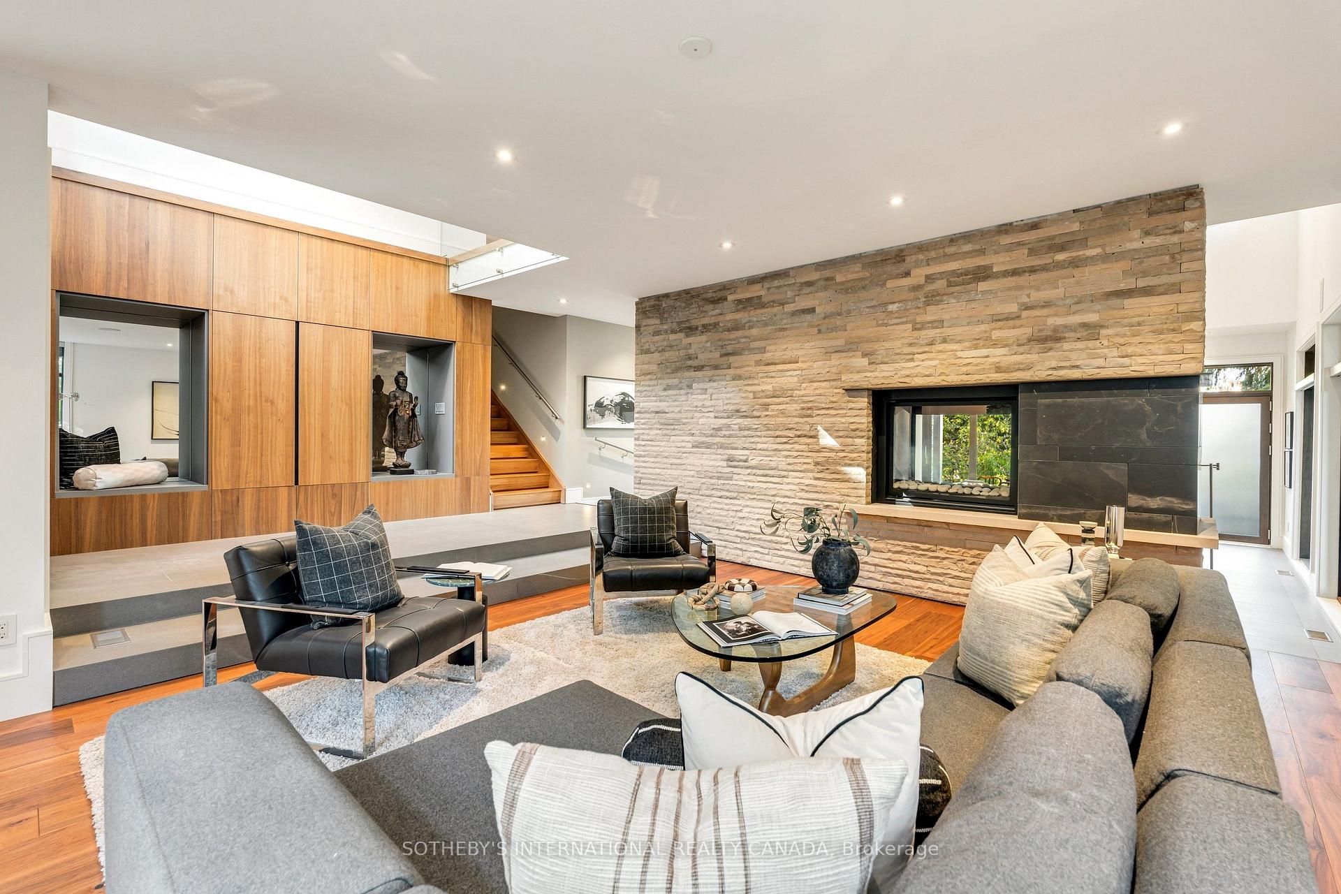 Photo 7 of 7 North Drive, Etobicoke, Edenbridge-Humber Valley — HOMEH