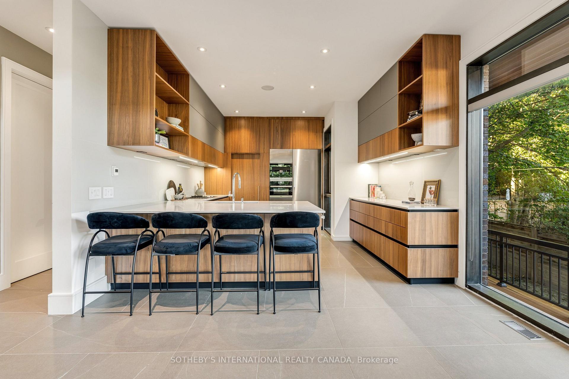 Photo 12 of 7 North Drive, Etobicoke, Edenbridge-Humber Valley — HOMEH