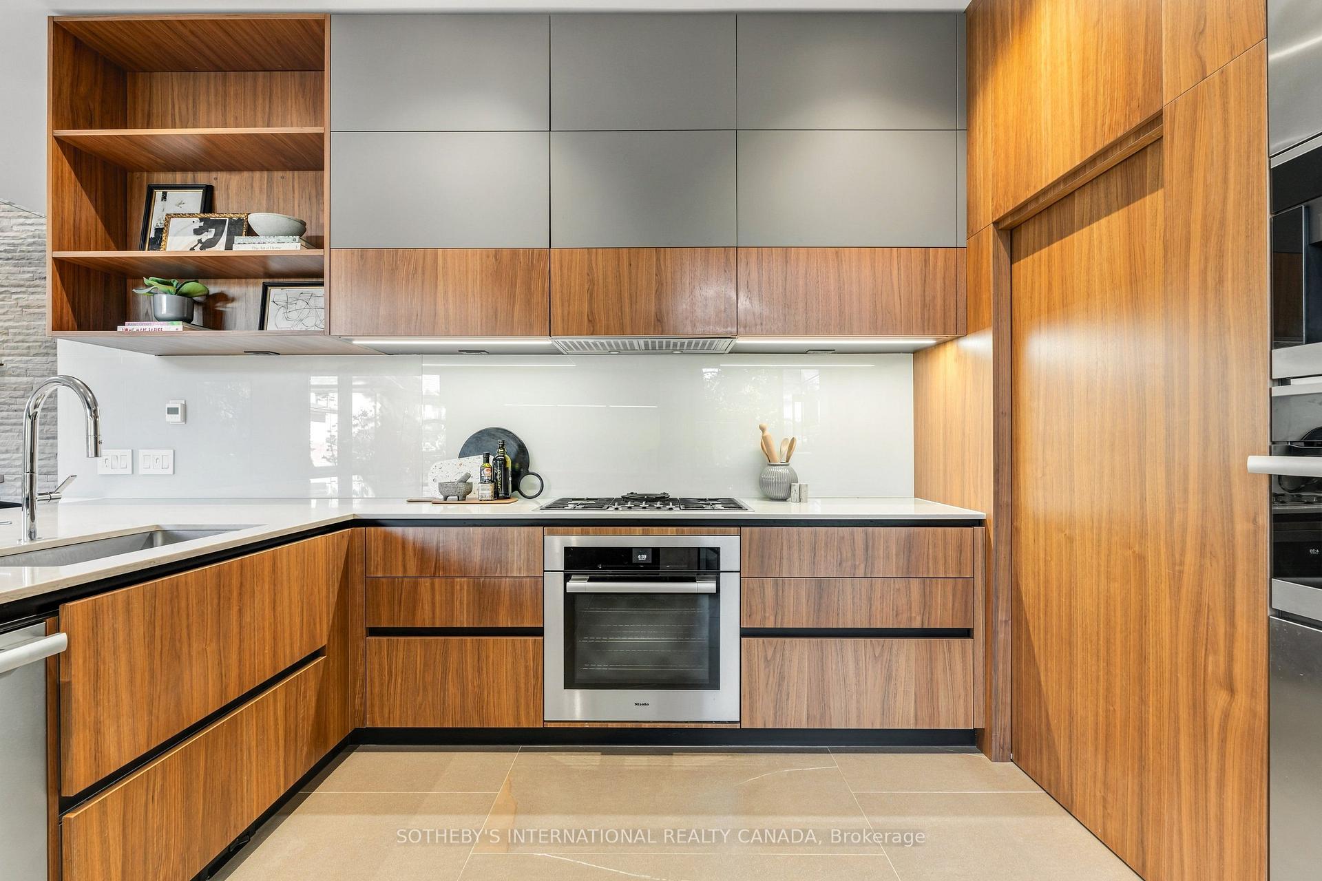 Photo 13 of 7 North Drive, Etobicoke, Edenbridge-Humber Valley — HOMEH