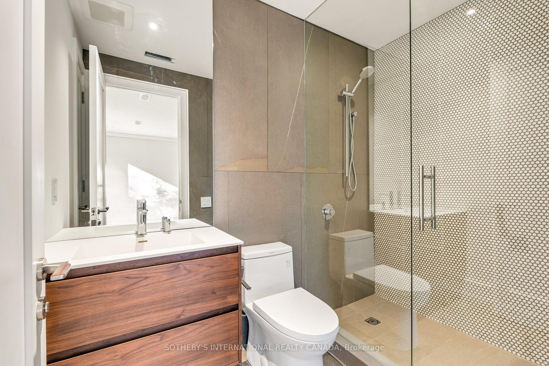 Photo 19 of 7 North Drive, Etobicoke, Edenbridge-Humber Valley — HOMEH