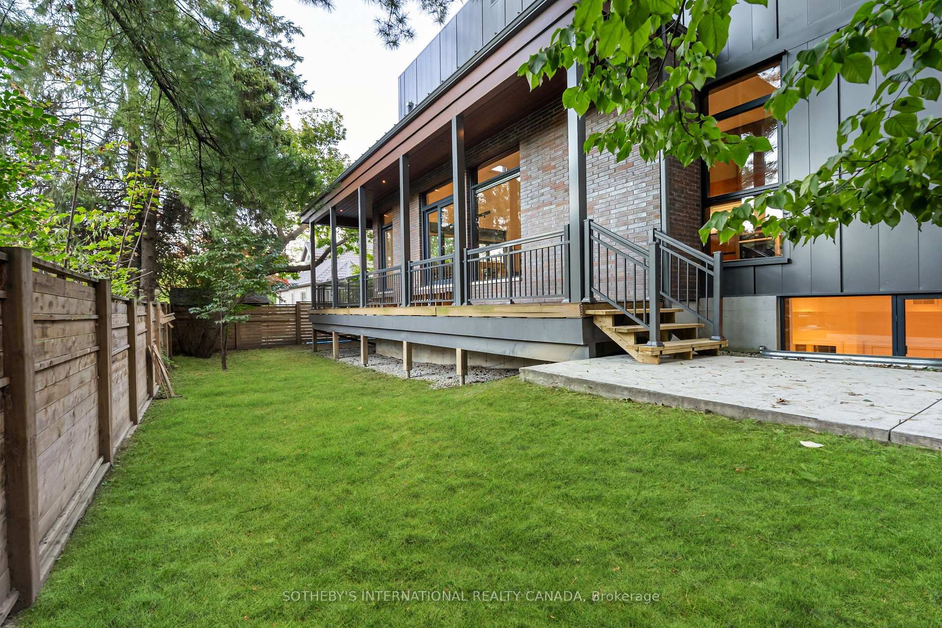 Photo 35 of 7 North Drive, Etobicoke, Edenbridge-Humber Valley — HOMEH