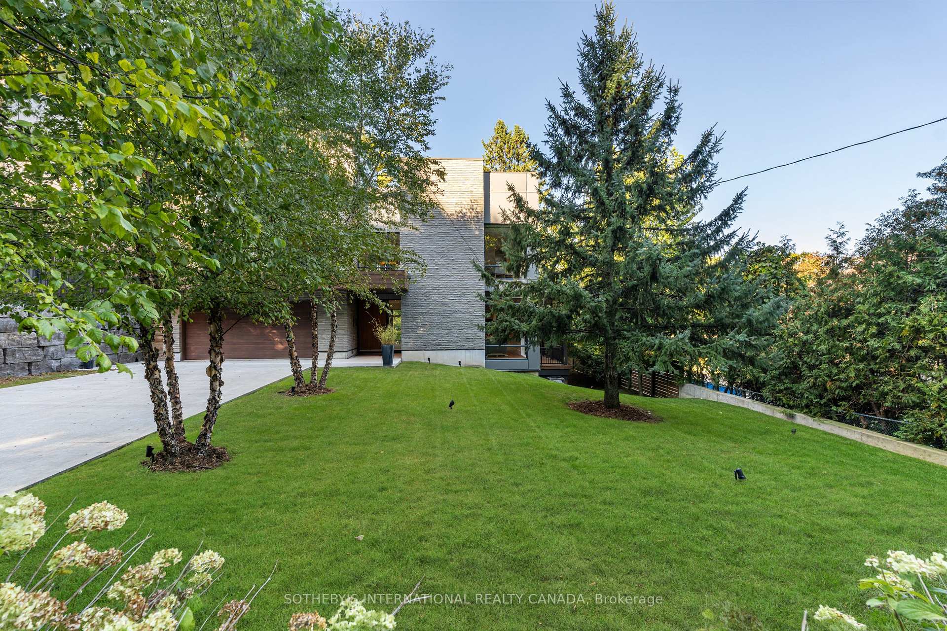 Photo 36 of 7 North Drive, Etobicoke, Edenbridge-Humber Valley — HOMEH