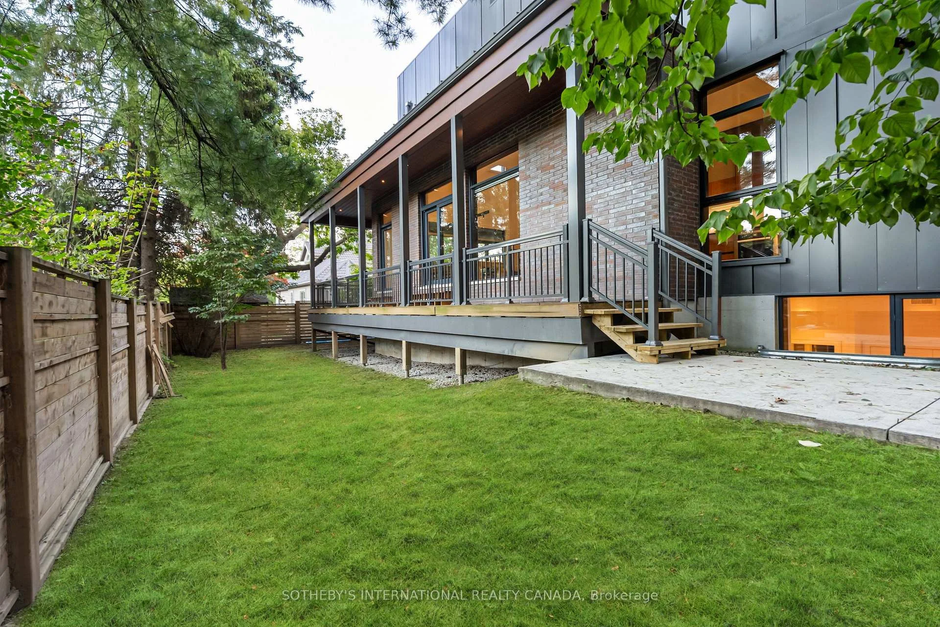 Photo 27 of 7 North Drive, Etobicoke, Edenbridge-Humber Valley — HOMEH