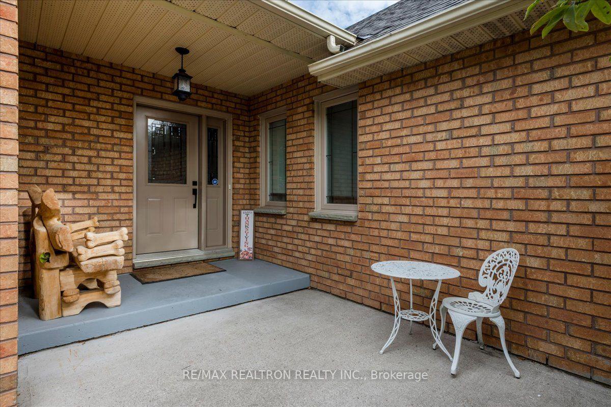 Photo 3 of 34 Howard Drive, Oro-Medonte, Rural Oro-Medonte — HOMEH