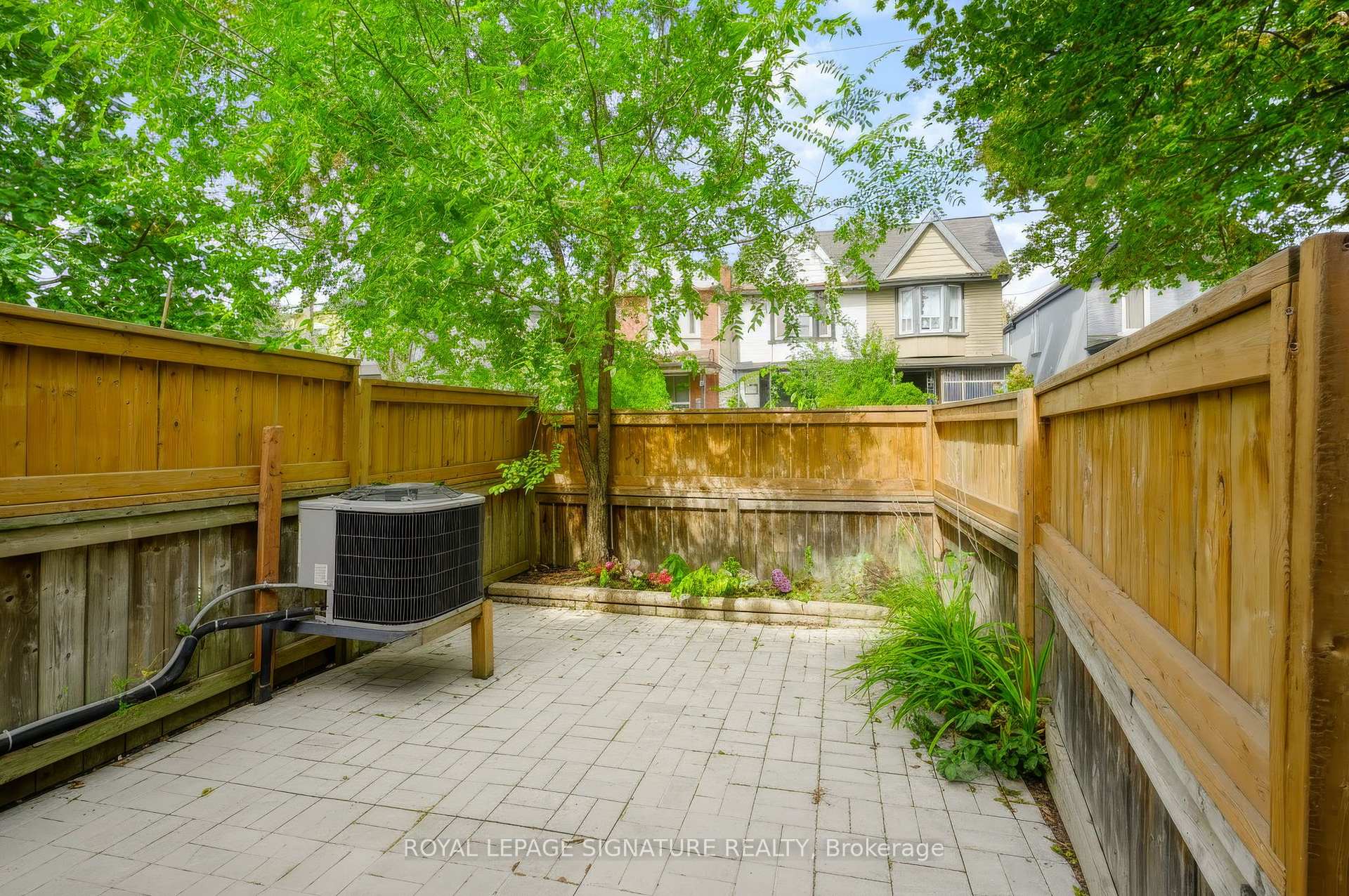 Photo 4 of 23 Myrtle Avenue, Toronto, South Riverdale — HOMEH