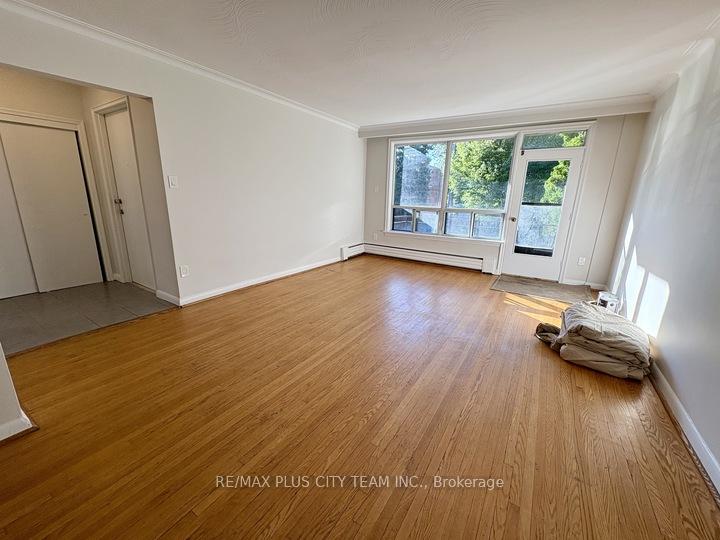 Photo 2 of Unit 2, 44 Meadowbrook Drive, Toronto, Englemount-Lawrence — HOMEH