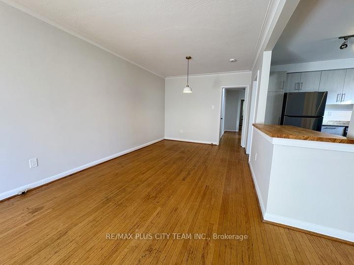 Photo 4 of Unit 2, 44 Meadowbrook Drive, Toronto, Englemount-Lawrence — HOMEH