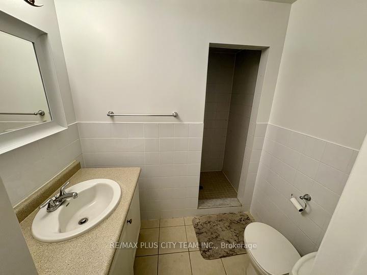 Photo 9 of Unit 2, 44 Meadowbrook Drive, Toronto, Englemount-Lawrence — HOMEH