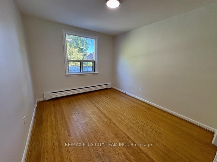 Photo 11 of Unit 2, 44 Meadowbrook Drive, Toronto, Englemount-Lawrence — HOMEH