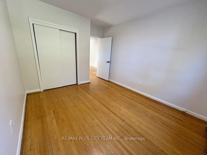 Photo 12 of Unit 2, 44 Meadowbrook Drive, Toronto, Englemount-Lawrence — HOMEH