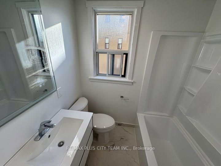Photo 13 of Unit 2, 44 Meadowbrook Drive, Toronto, Englemount-Lawrence — HOMEH