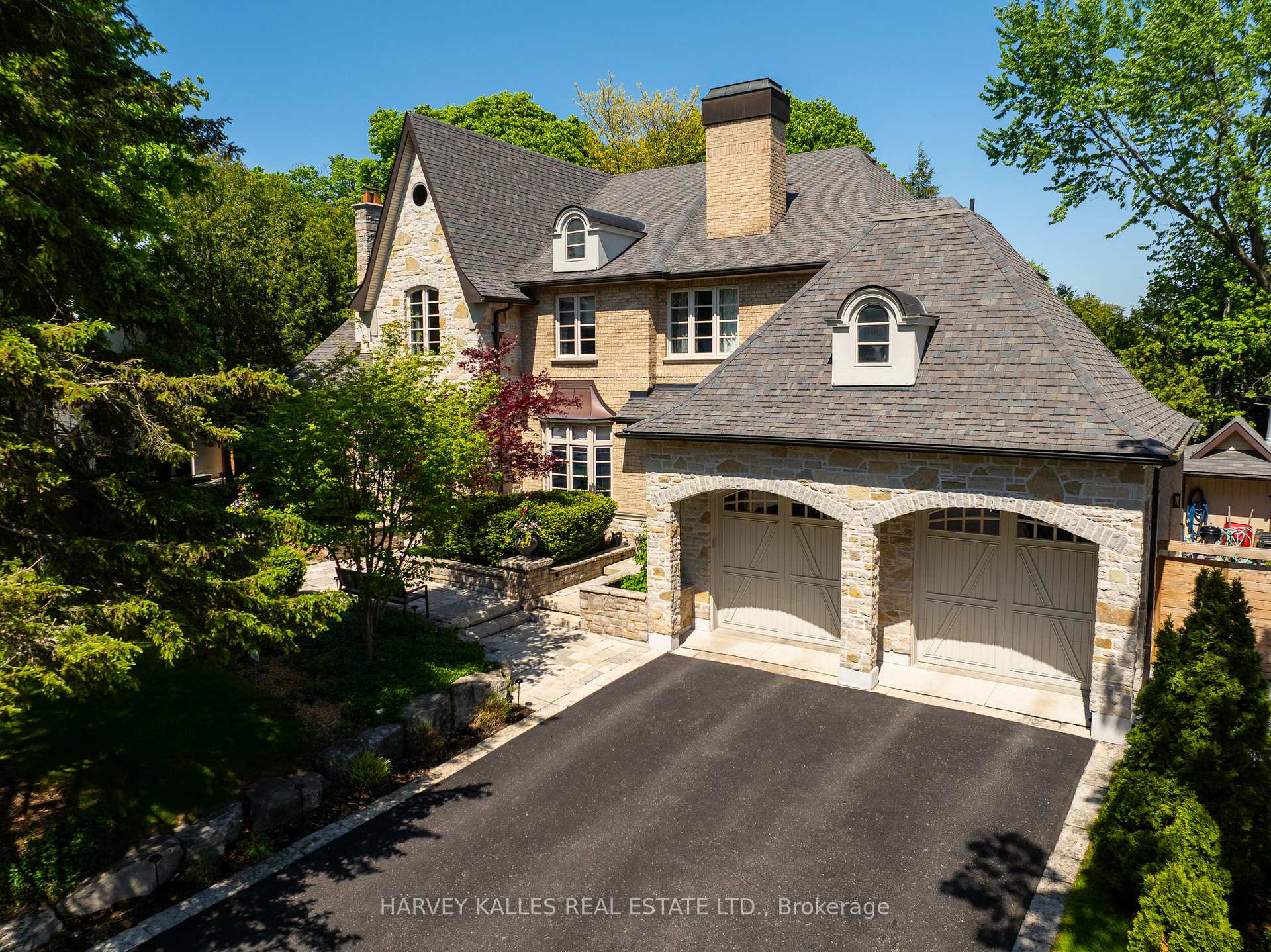 Photo 2 of 14 Denewood Crescent, North York, Banbury-Don Mills — HOMEH