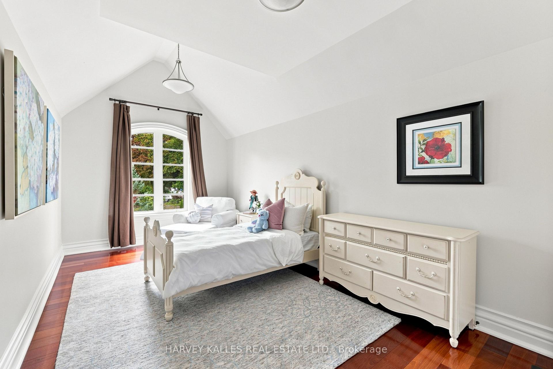 Photo 37 of 14 Denewood Crescent, North York, Banbury-Don Mills — HOMEH