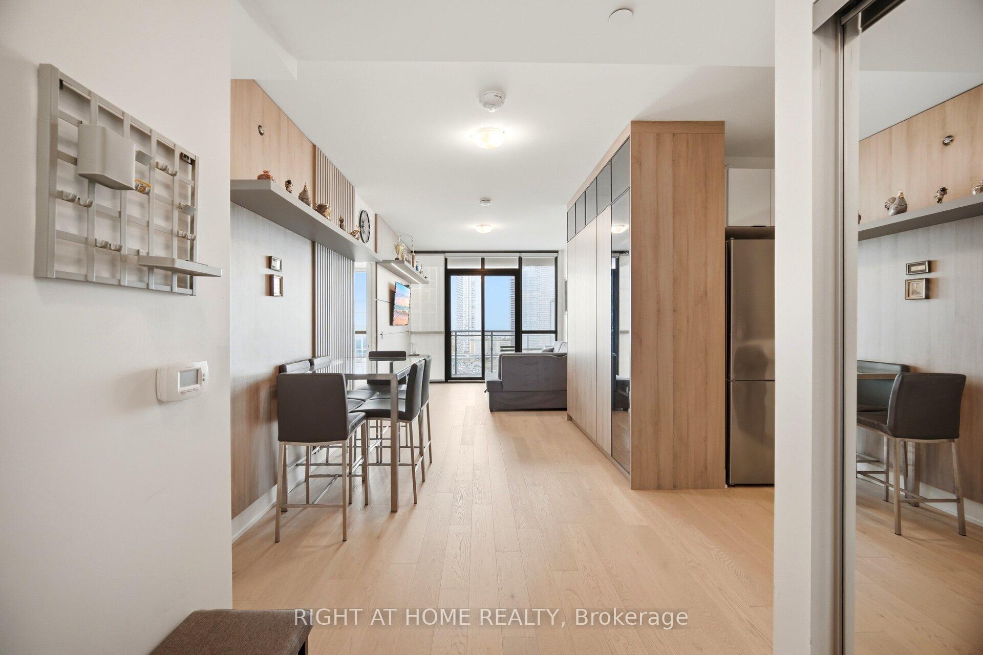 Photo 3 of Unit 1704, 2908 Highway 7 Road, Vaughan, Concord — HOMEH