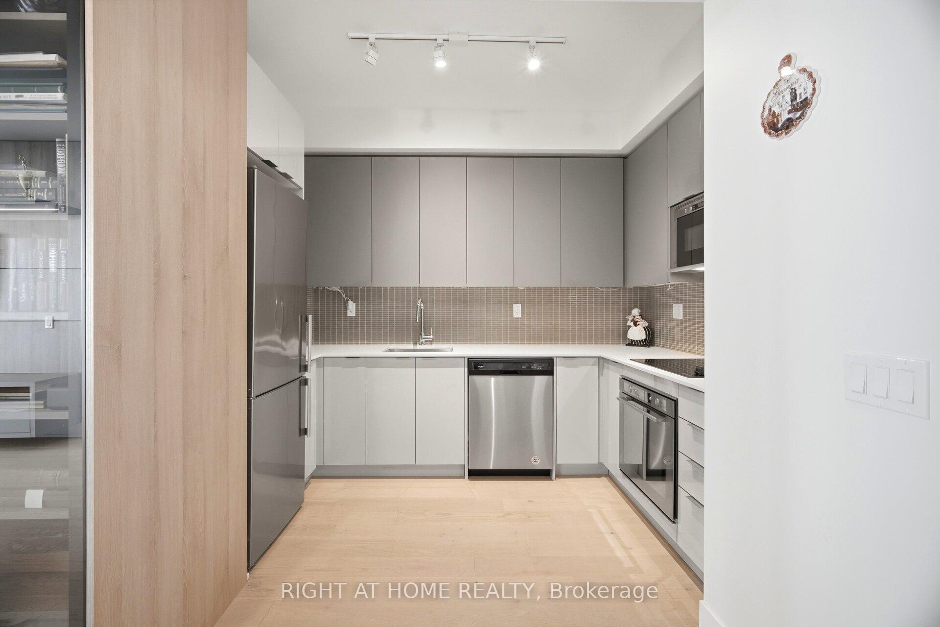 Photo 4 of Unit 1704, 2908 Highway 7 Road, Vaughan, Concord — HOMEH