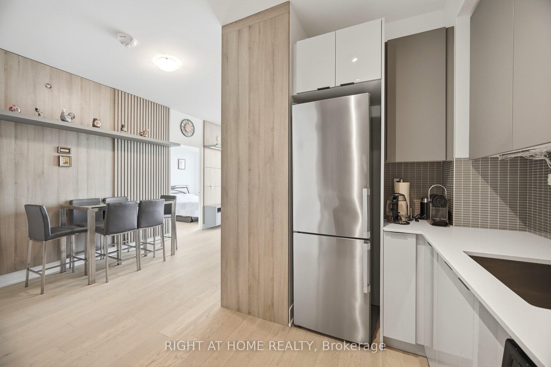 Photo 6 of Unit 1704, 2908 Highway 7 Road, Vaughan, Concord — HOMEH