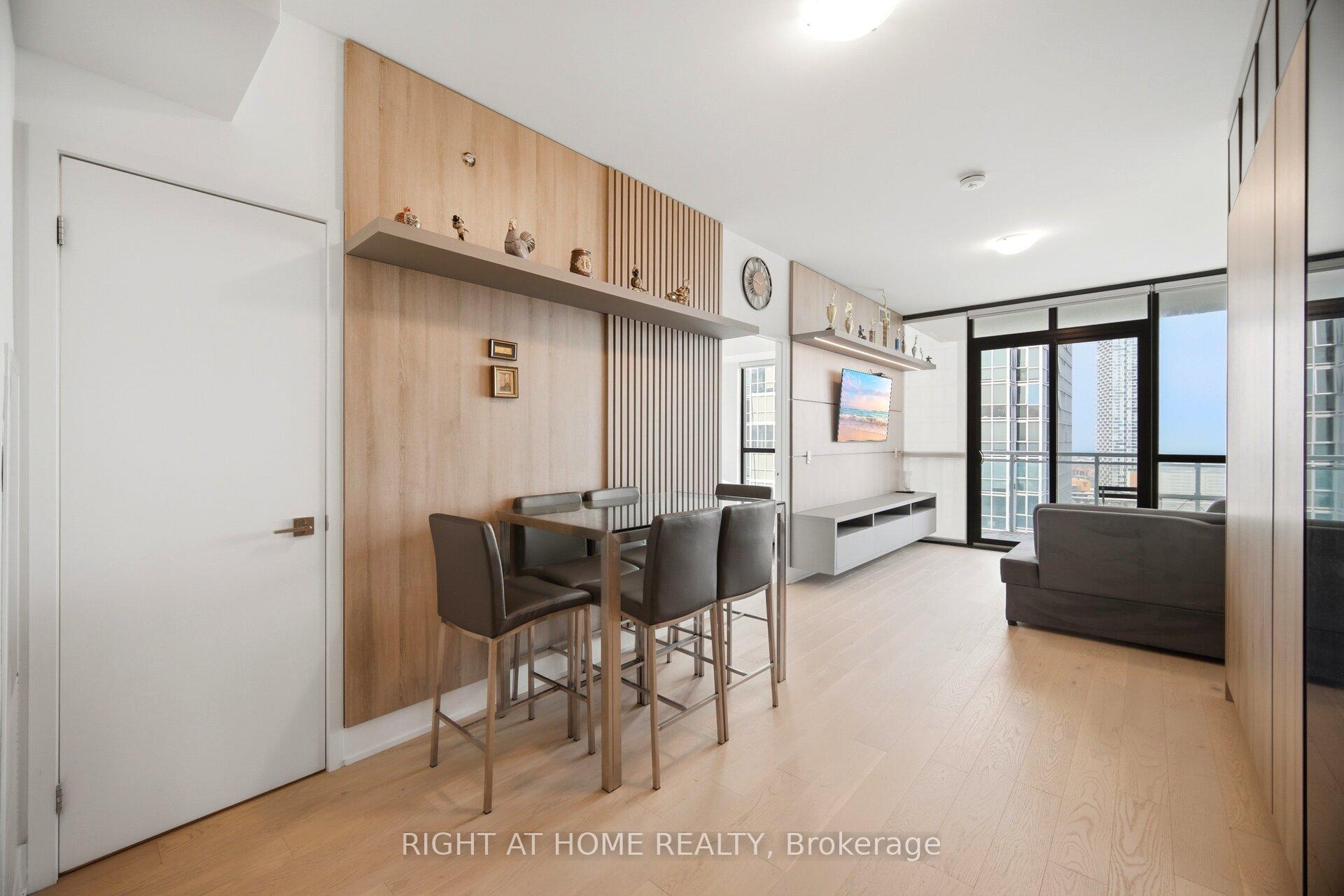 Photo 9 of Unit 1704, 2908 Highway 7 Road, Vaughan, Concord — HOMEH