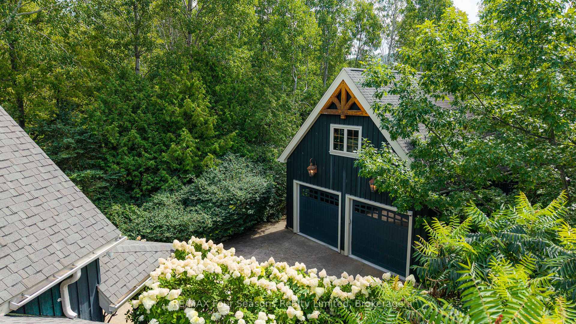 Photo 3 of 129 Davos Drive, Blue Mountains — HOMEH