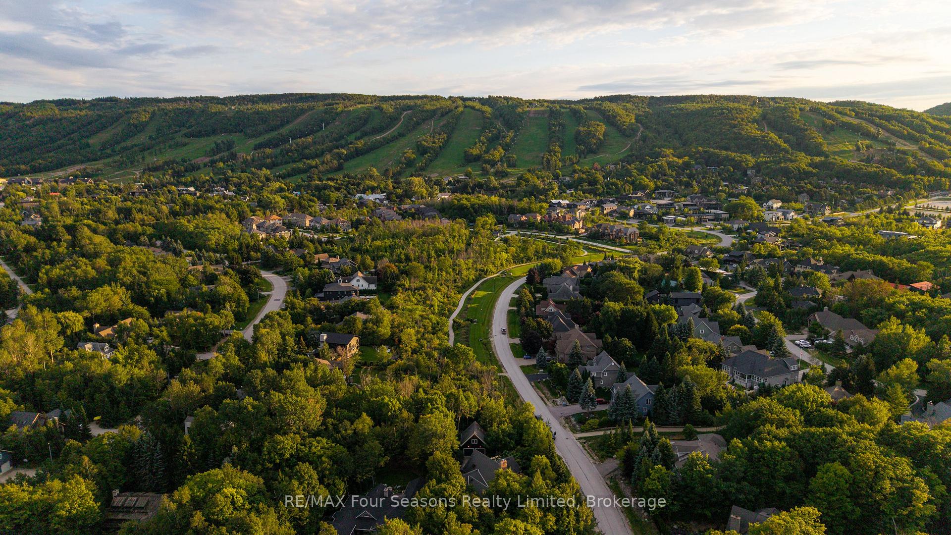 Photo 47 of 129 Davos Drive, Blue Mountains — HOMEH
