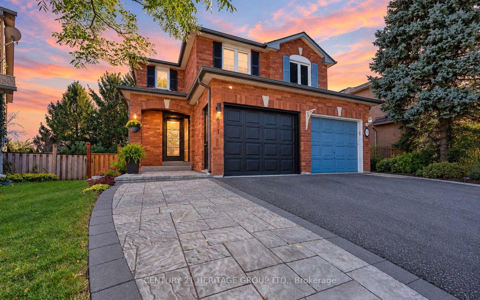 Photo of 671 Walpole Crescent