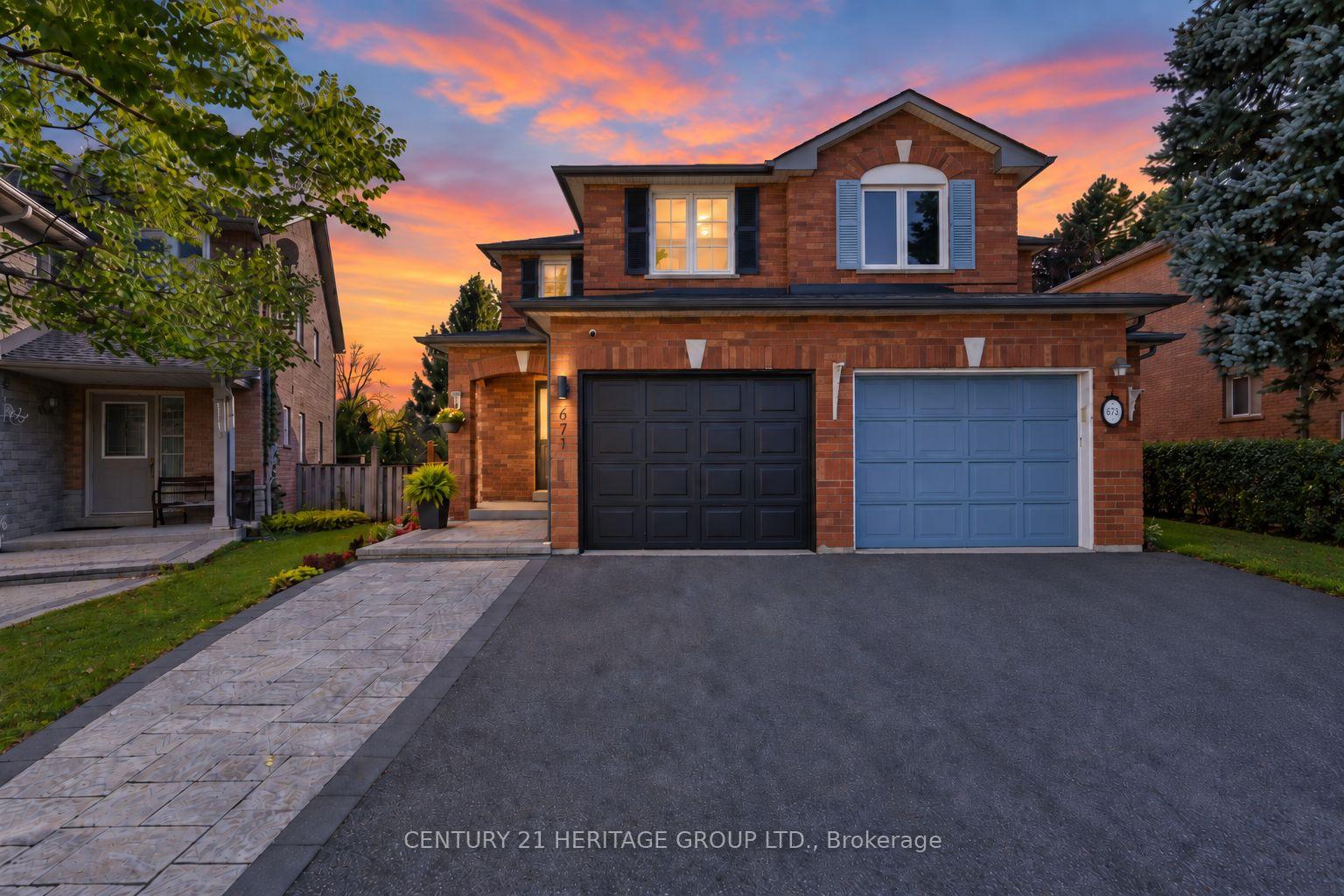 Photo 2 of 671 Walpole Crescent, Newmarket, Stonehaven-Wyndham — HOMEH