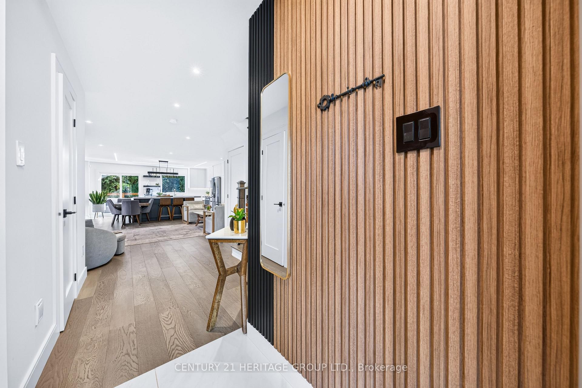 Photo 4 of 671 Walpole Crescent, Newmarket, Stonehaven-Wyndham — HOMEH