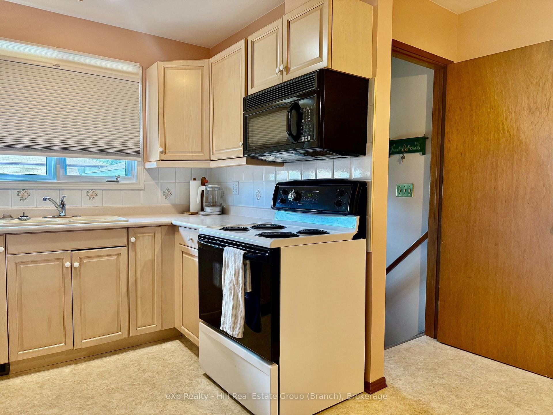 Photo 15 of 508 Cambrian Crescent, Thunder Bay, Northwood Park — HOMEH