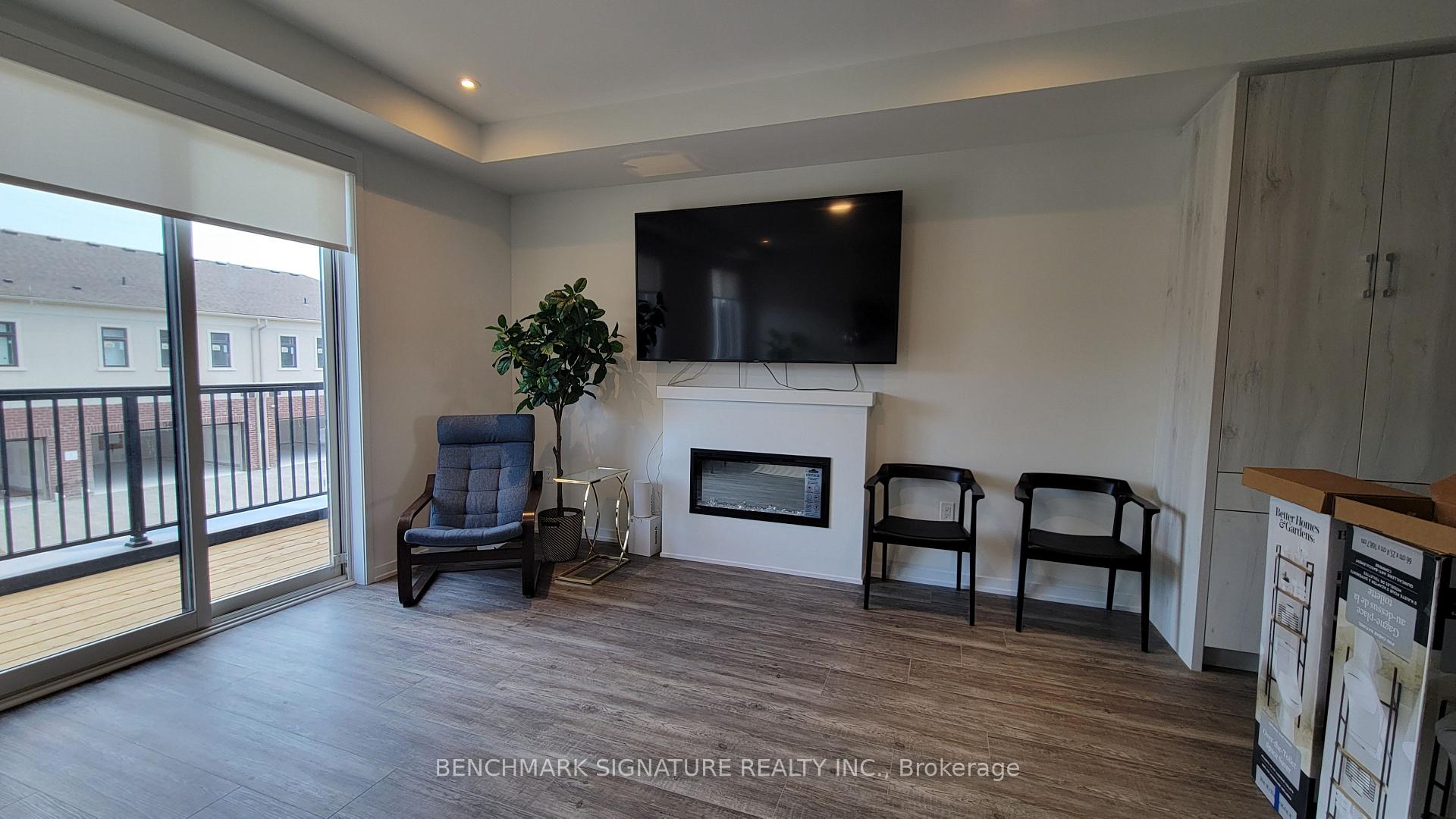 Photo 2 of 14 Big Willow Crescent, Richmond Hill, Rural Richmond Hill — HOMEH