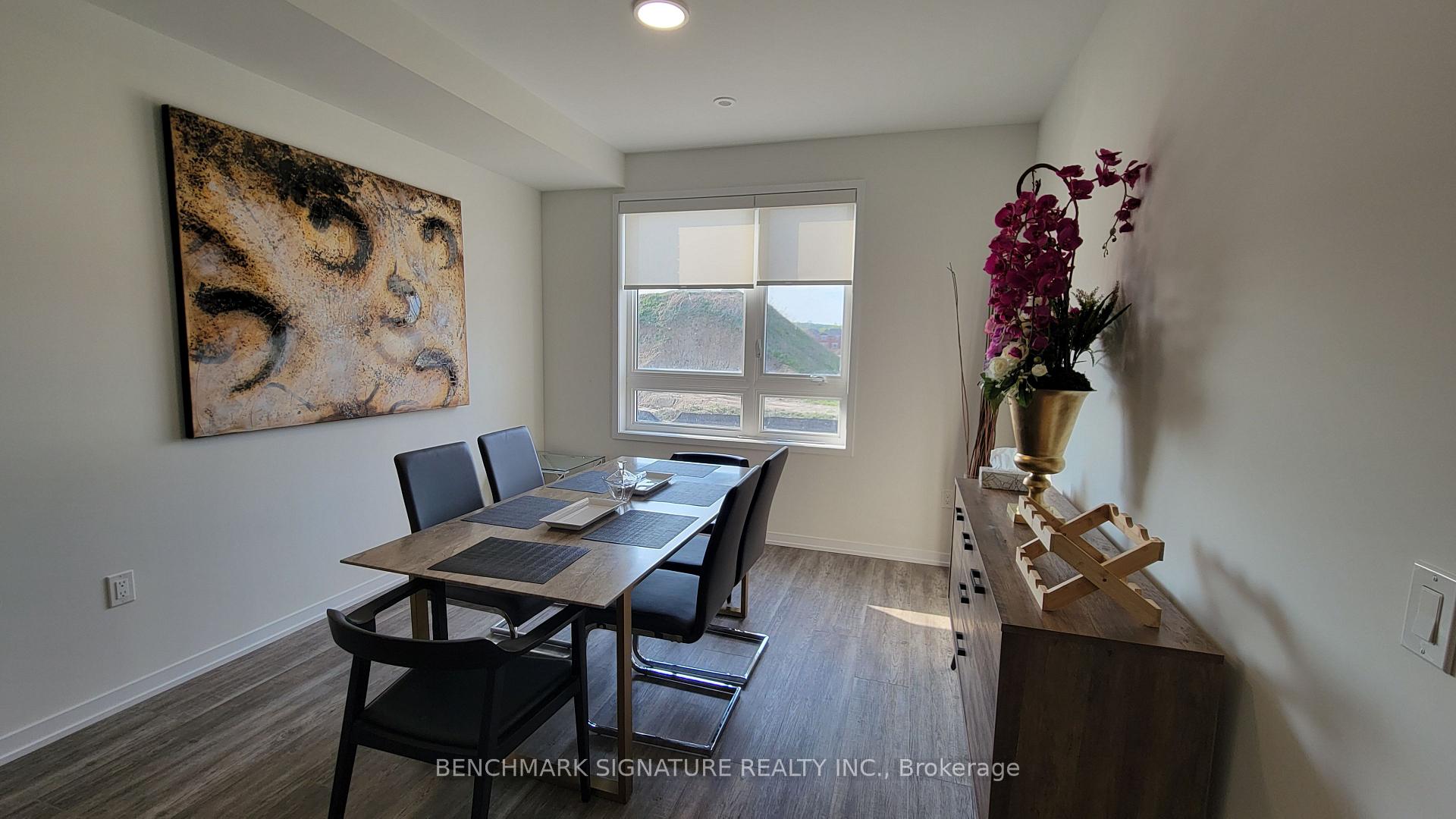 Photo 3 of 14 Big Willow Crescent, Richmond Hill, Rural Richmond Hill — HOMEH