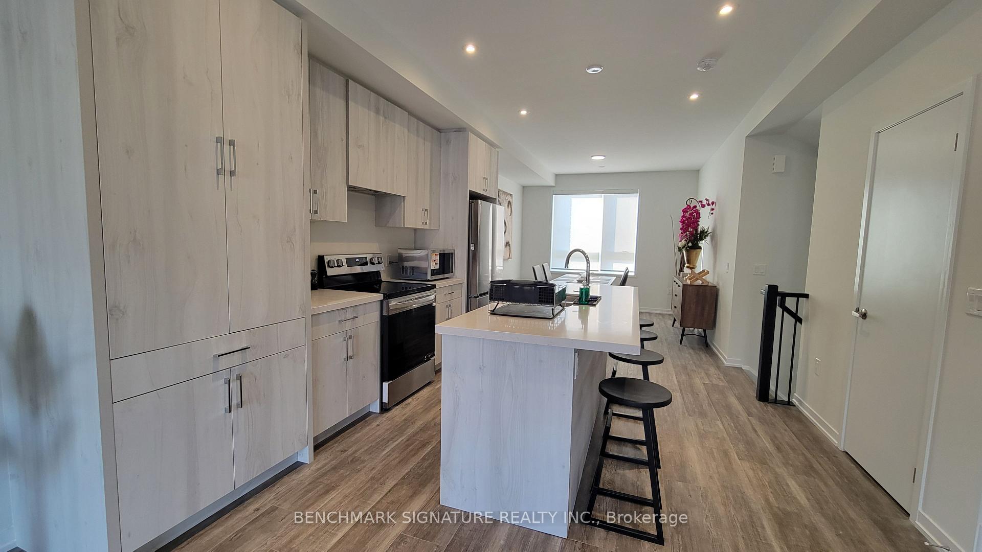 Photo 4 of 14 Big Willow Crescent, Richmond Hill, Rural Richmond Hill — HOMEH