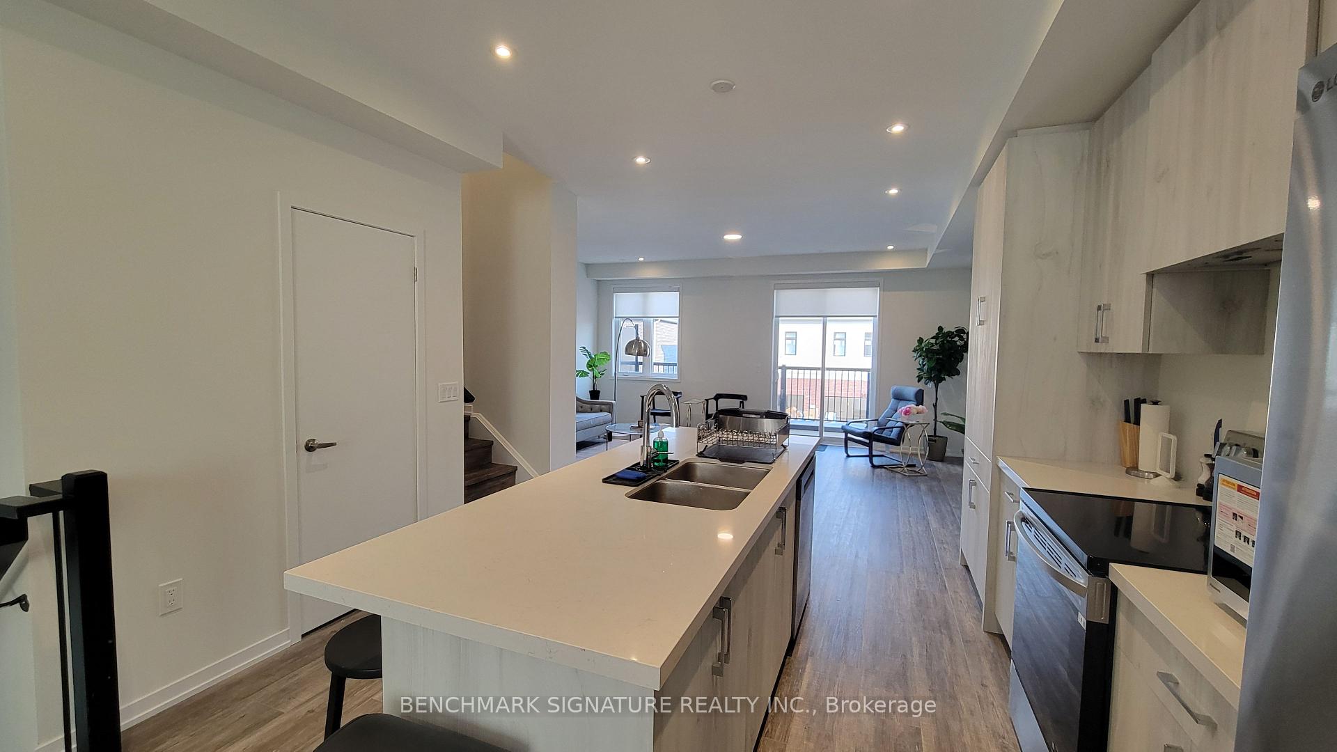 Photo 5 of 14 Big Willow Crescent, Richmond Hill, Rural Richmond Hill — HOMEH