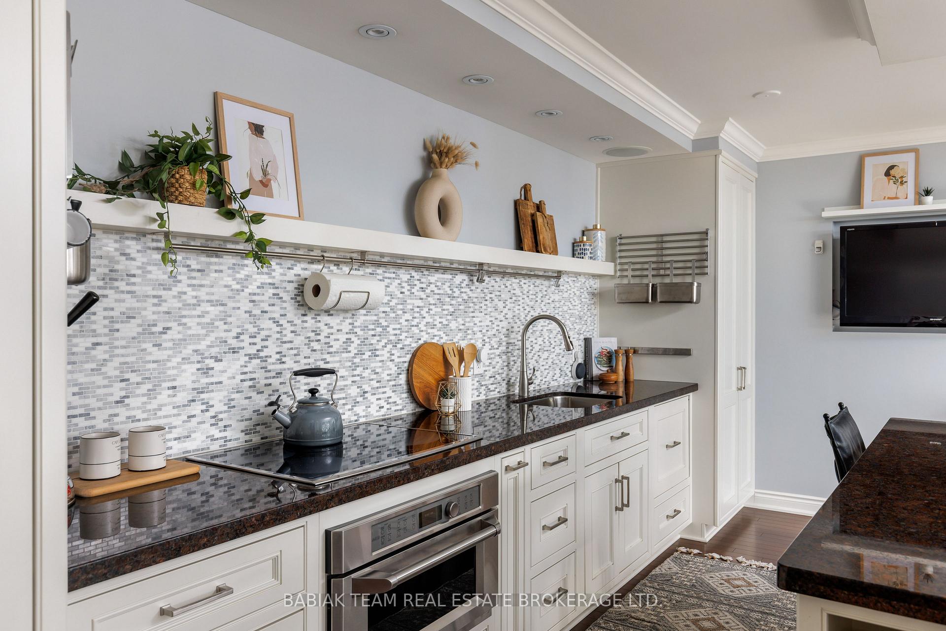 Photo 11 of Unit 705, 50 Quebec Avenue, Toronto, High Park North — HOMEH