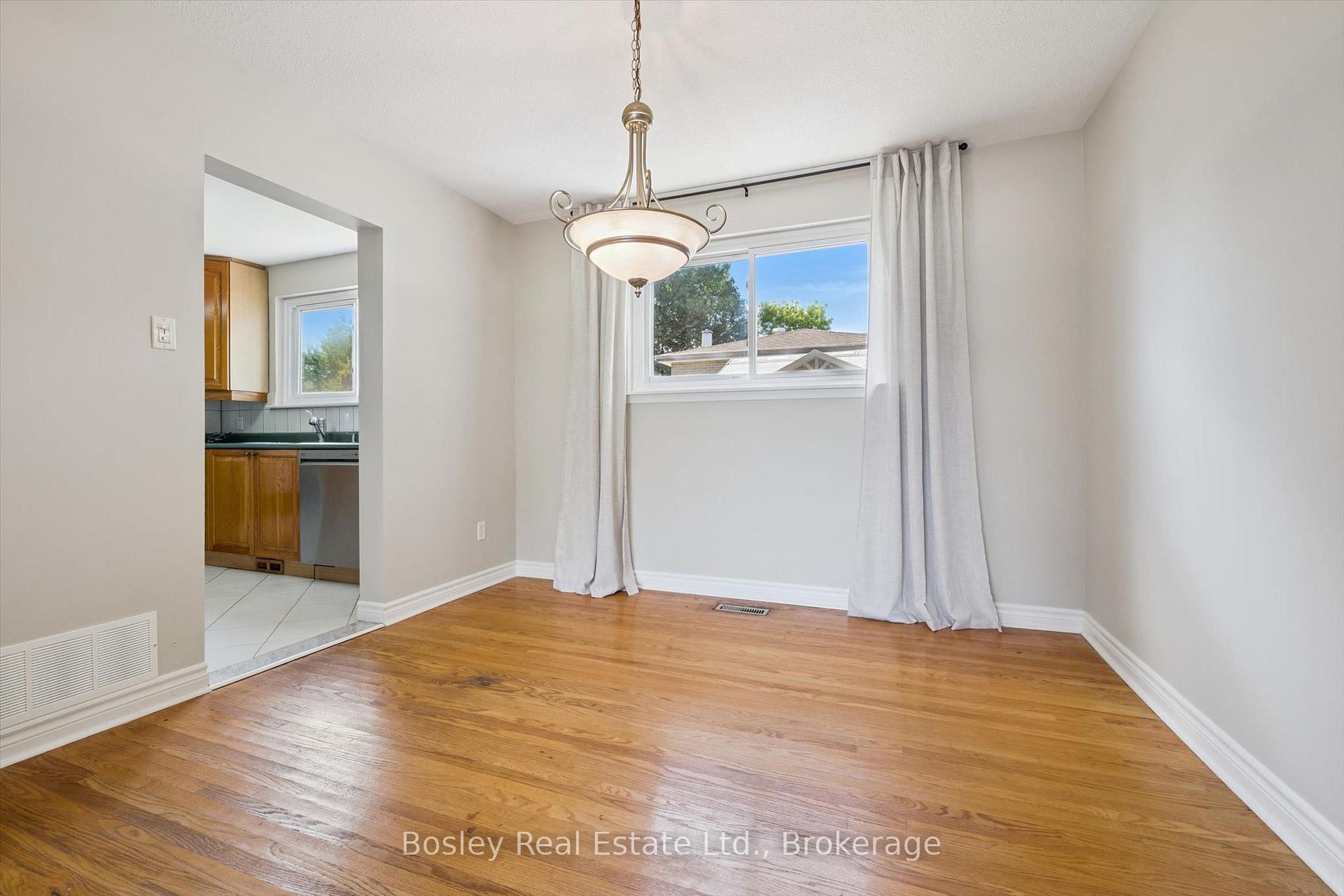 Photo 9 of 103 Folkstone Crescent, Brampton, Southgate — HOMEH