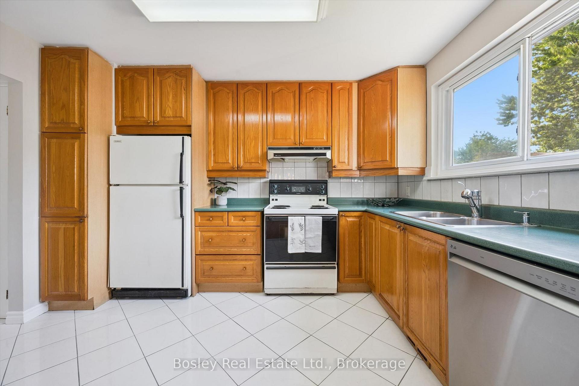 Photo 12 of 103 Folkstone Crescent, Brampton, Southgate — HOMEH