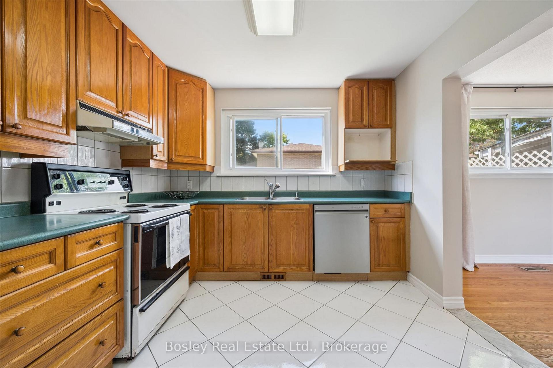 Photo 14 of 103 Folkstone Crescent, Brampton, Southgate — HOMEH
