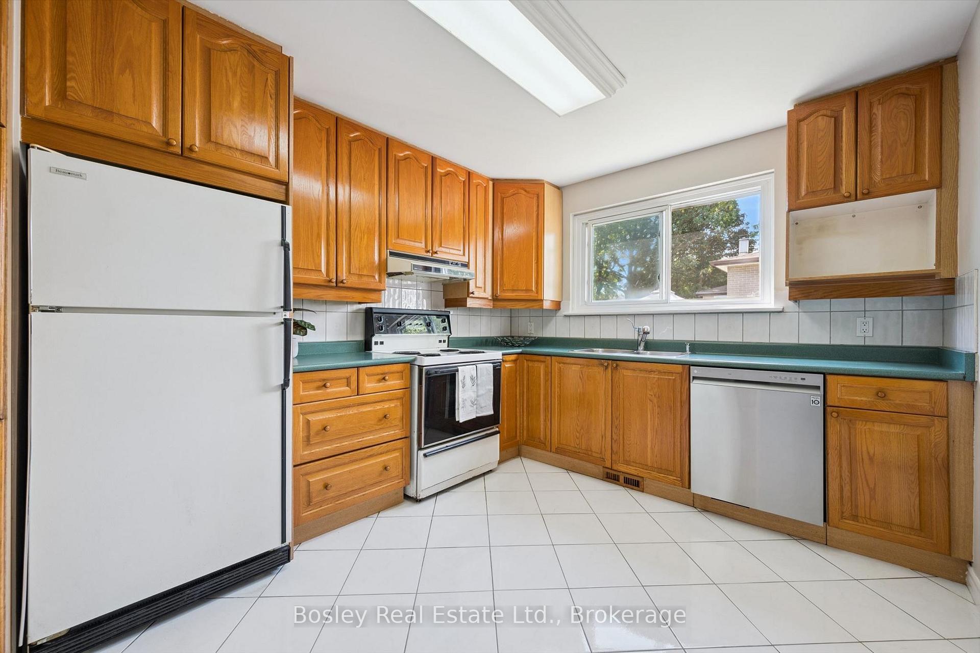 Photo 15 of 103 Folkstone Crescent, Brampton, Southgate — HOMEH