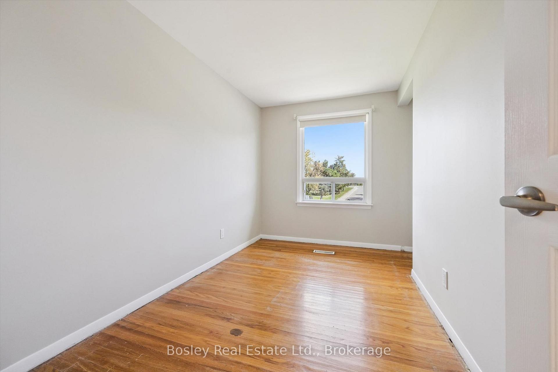 Photo 24 of 103 Folkstone Crescent, Brampton, Southgate — HOMEH