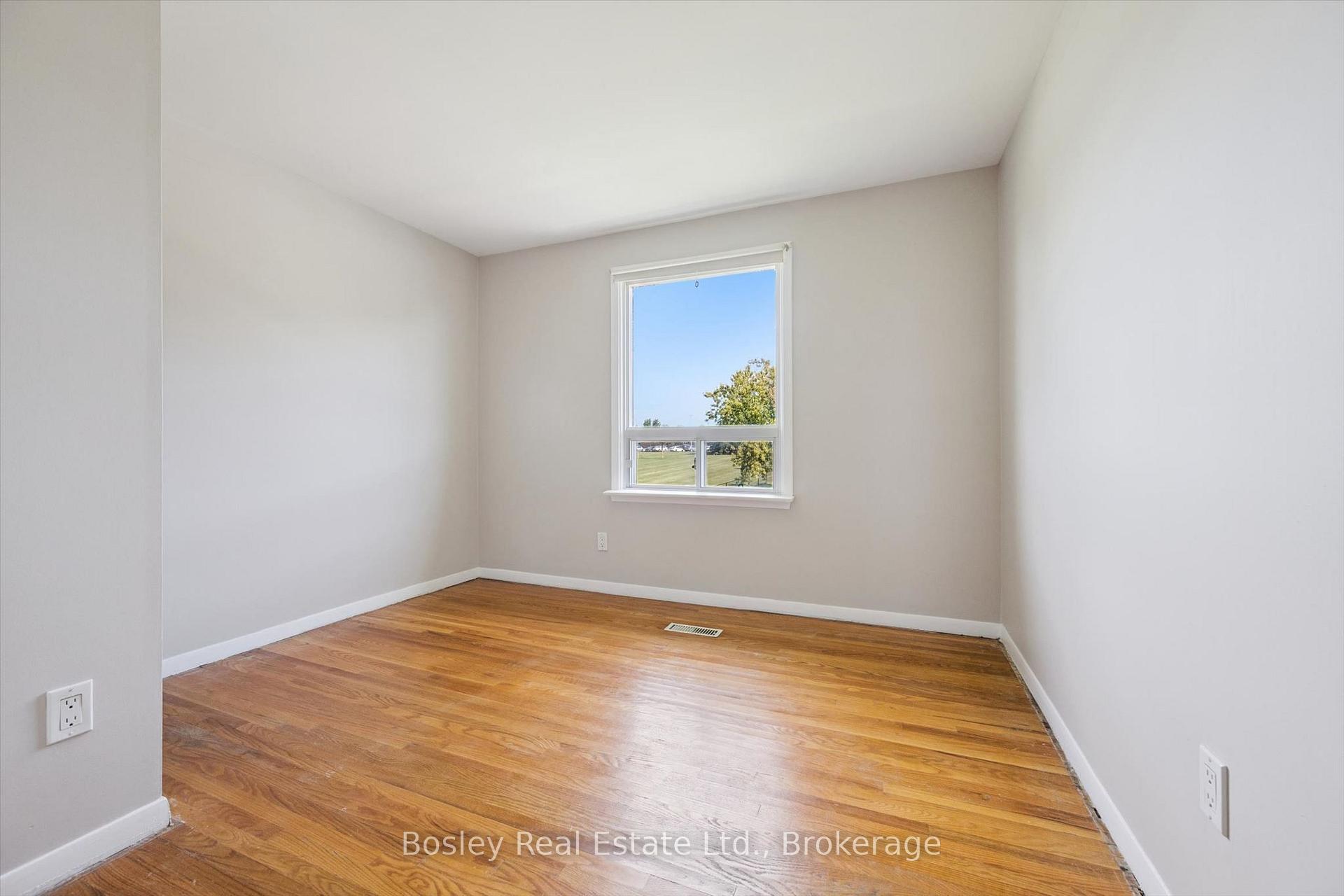 Photo 26 of 103 Folkstone Crescent, Brampton, Southgate — HOMEH