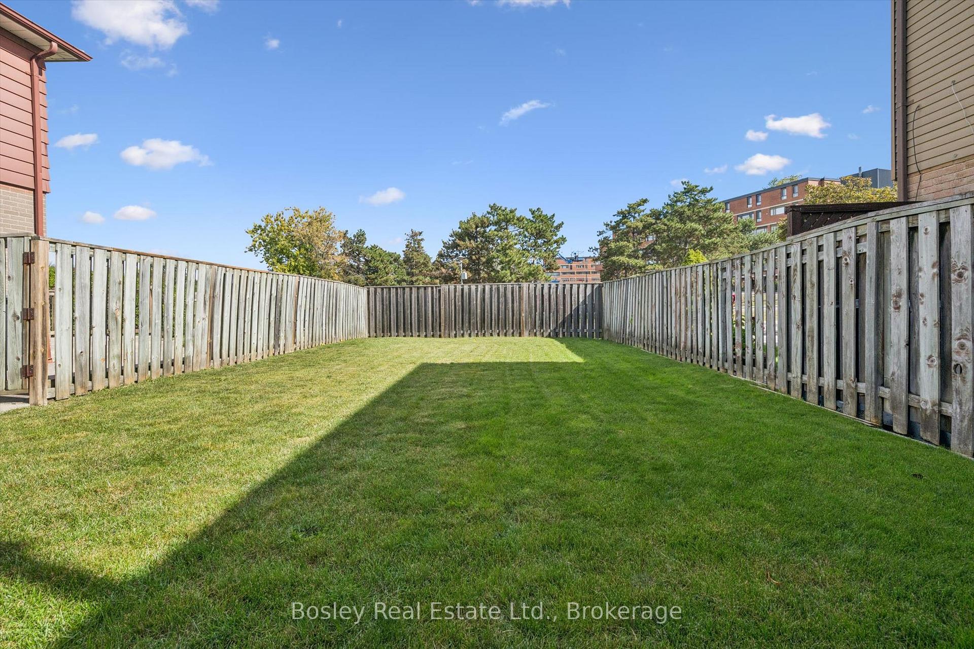 Photo 40 of 103 Folkstone Crescent, Brampton, Southgate — HOMEH