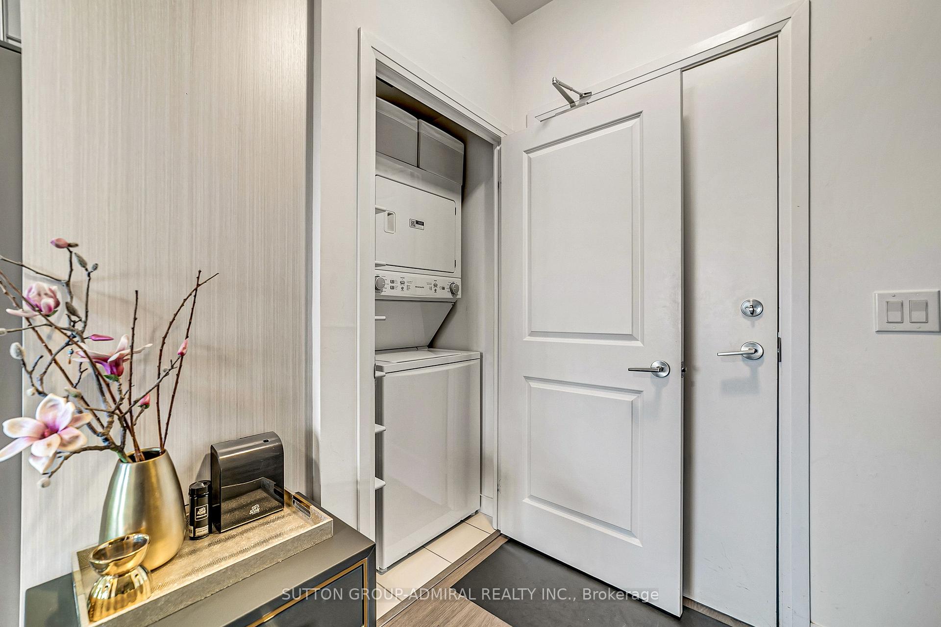 Photo 11 of Unit 1005, 55 Oneida Crescent, Richmond Hill, Langstaff — HOMEH