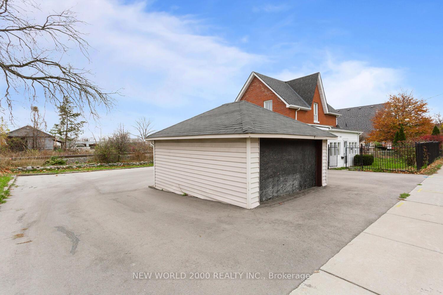 Photo 3 of 8071 Kipling Avenue, Vaughan, West Woodbridge — HOMEH