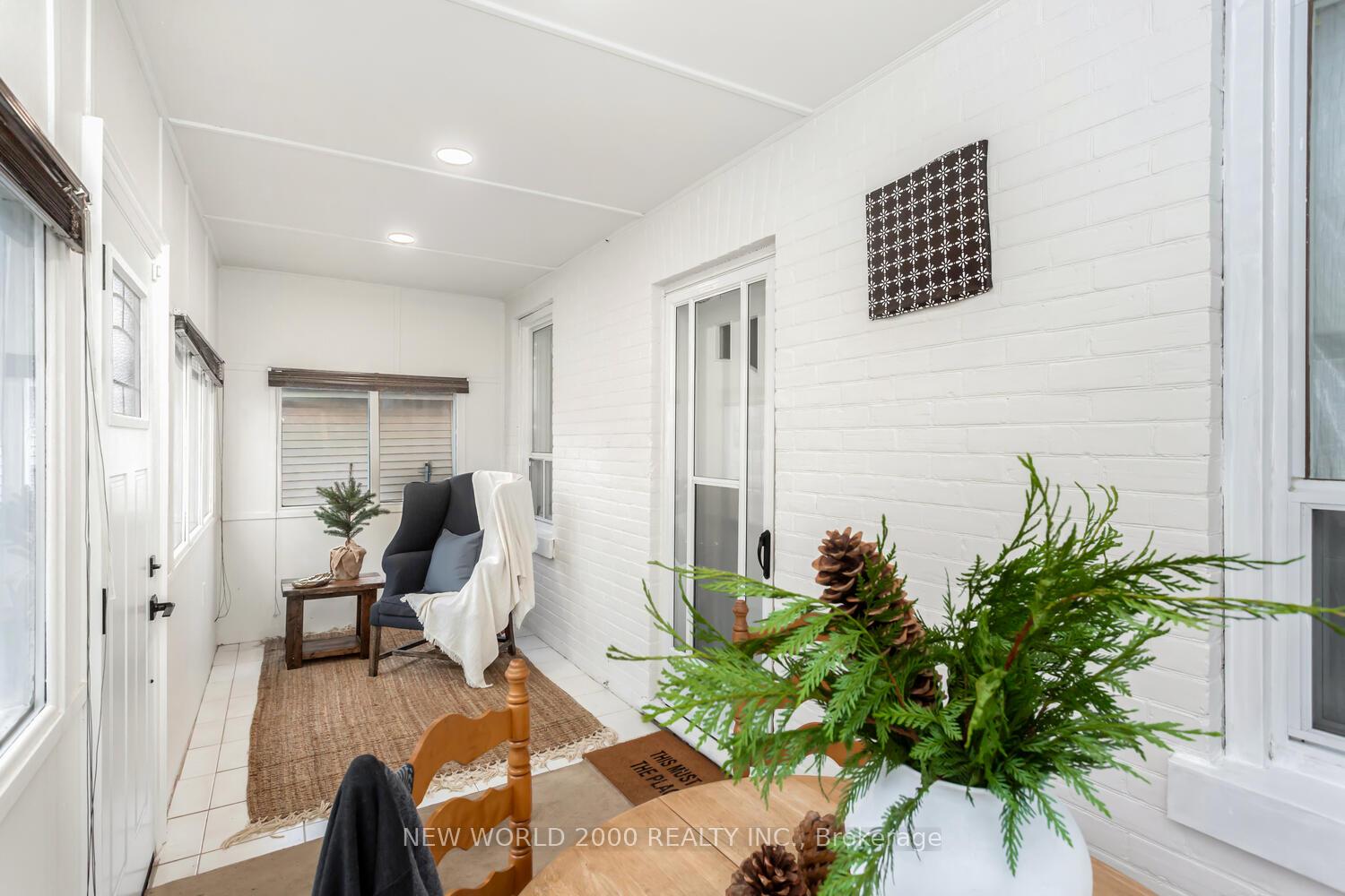 Photo 5 of 8071 Kipling Avenue, Vaughan, West Woodbridge — HOMEH